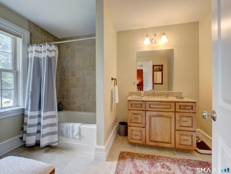 75 Warren Glen Burlington CT 06013
