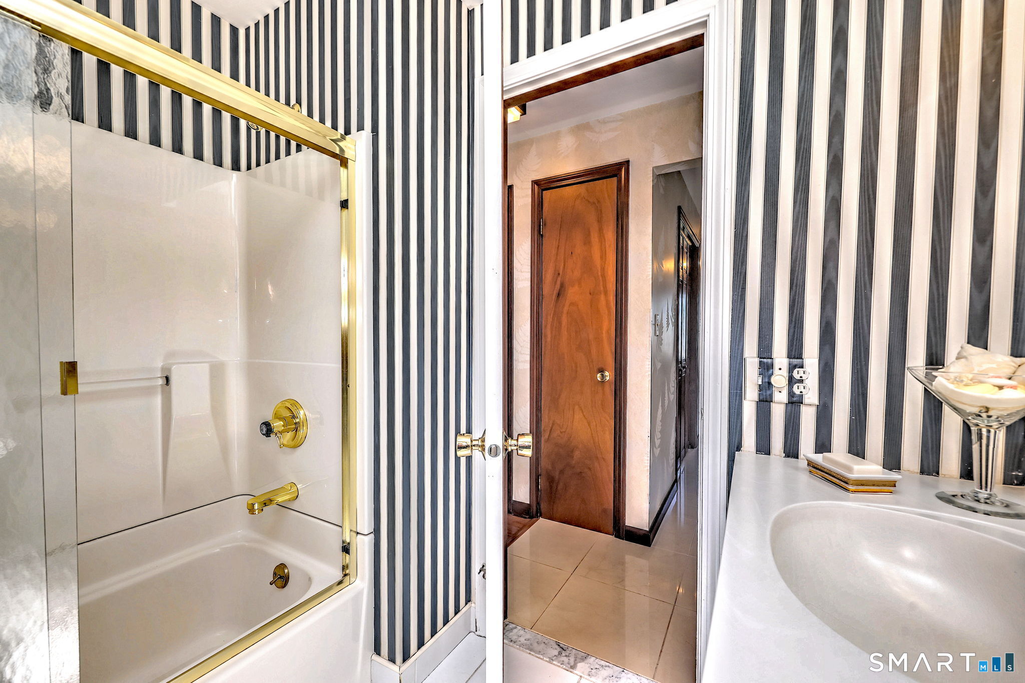 17 Arrowhead Lane Branford CT 06405