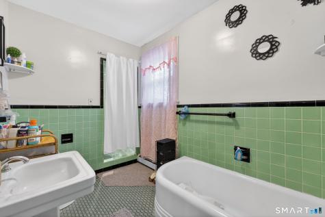 4 Robbins Court Norwich CT 06360