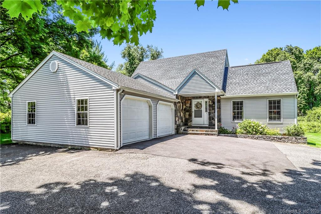 16 Oak Grove Road Brookfield CT 06804
