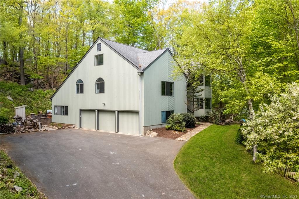 11 Fawn Crest Drive New Fairfield CT 06812