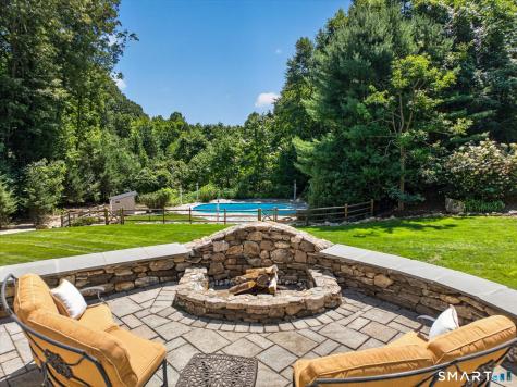 29 Pilfershire Lane Simsbury CT 06092