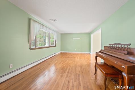 20 Saxton Brook Drive Simsbury CT 06070