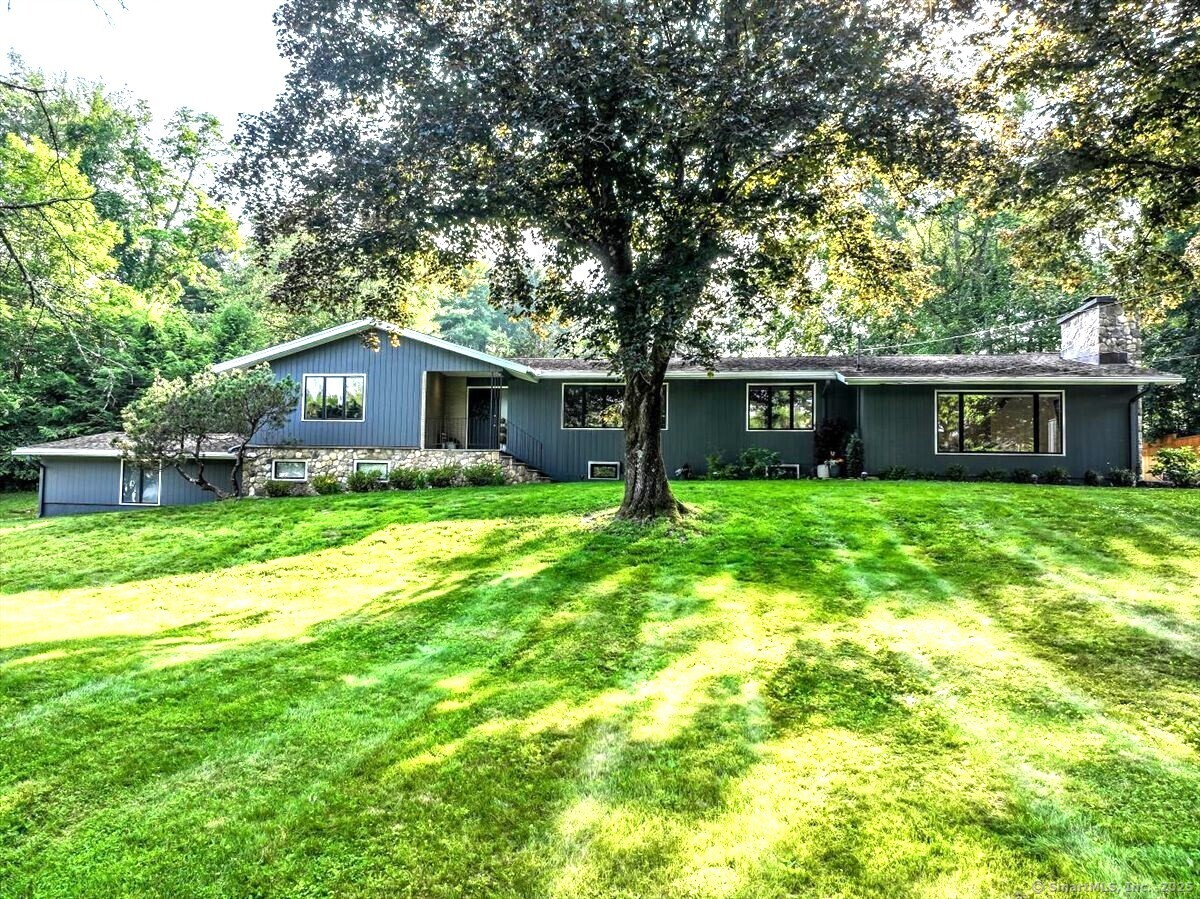 10 Fernbrook Drive Brookfield CT 06804