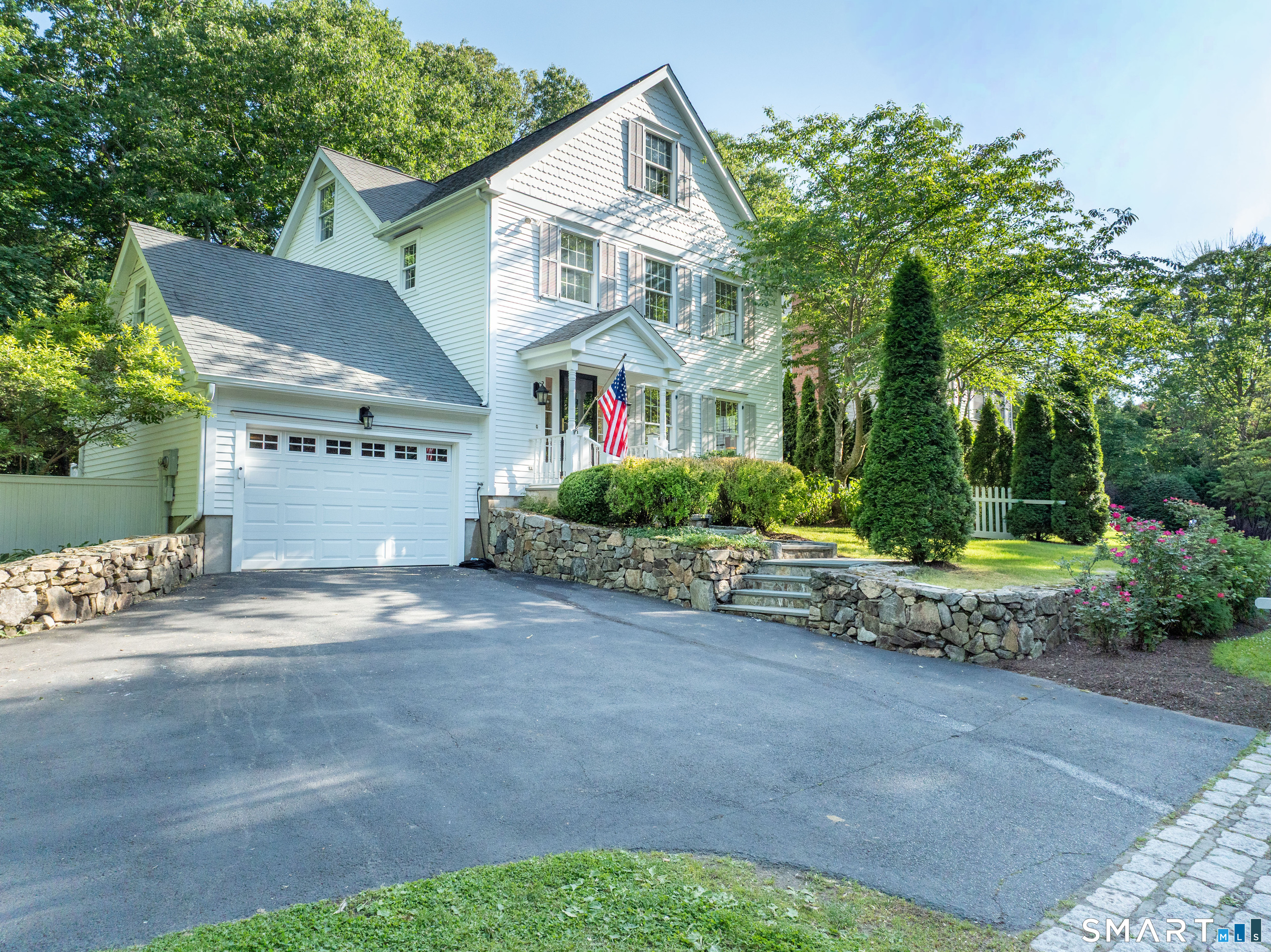 Darien CT, 93 West Avenue