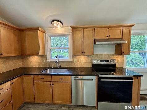 13 Black Oak Drive East Lyme CT 06333