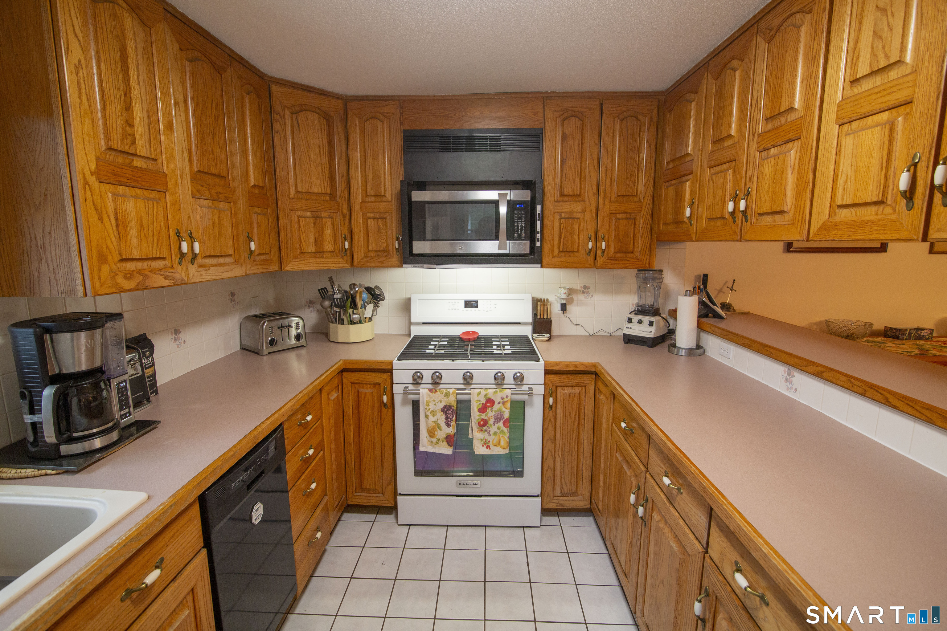 27 Old Colony Road North Stonington CT 06359