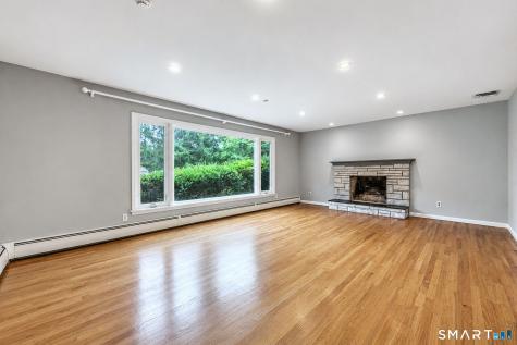 10 Vernon Court Woodbridge CT 06525