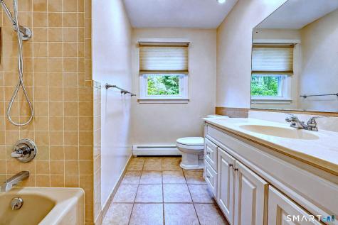 10 Vernon Court Woodbridge CT 06525