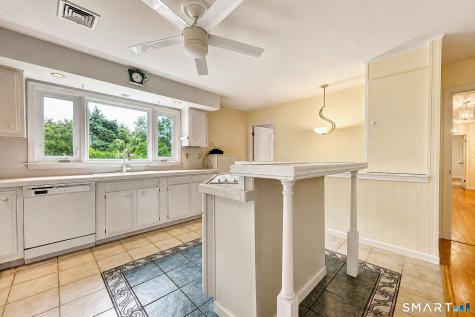 10 Vernon Court Woodbridge CT 06525