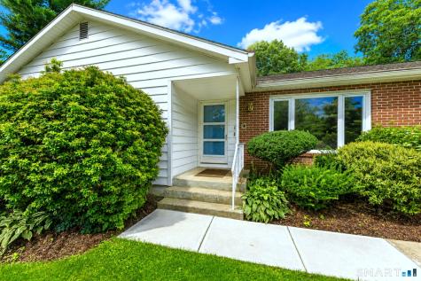 10 Vernon Court Woodbridge CT 06525