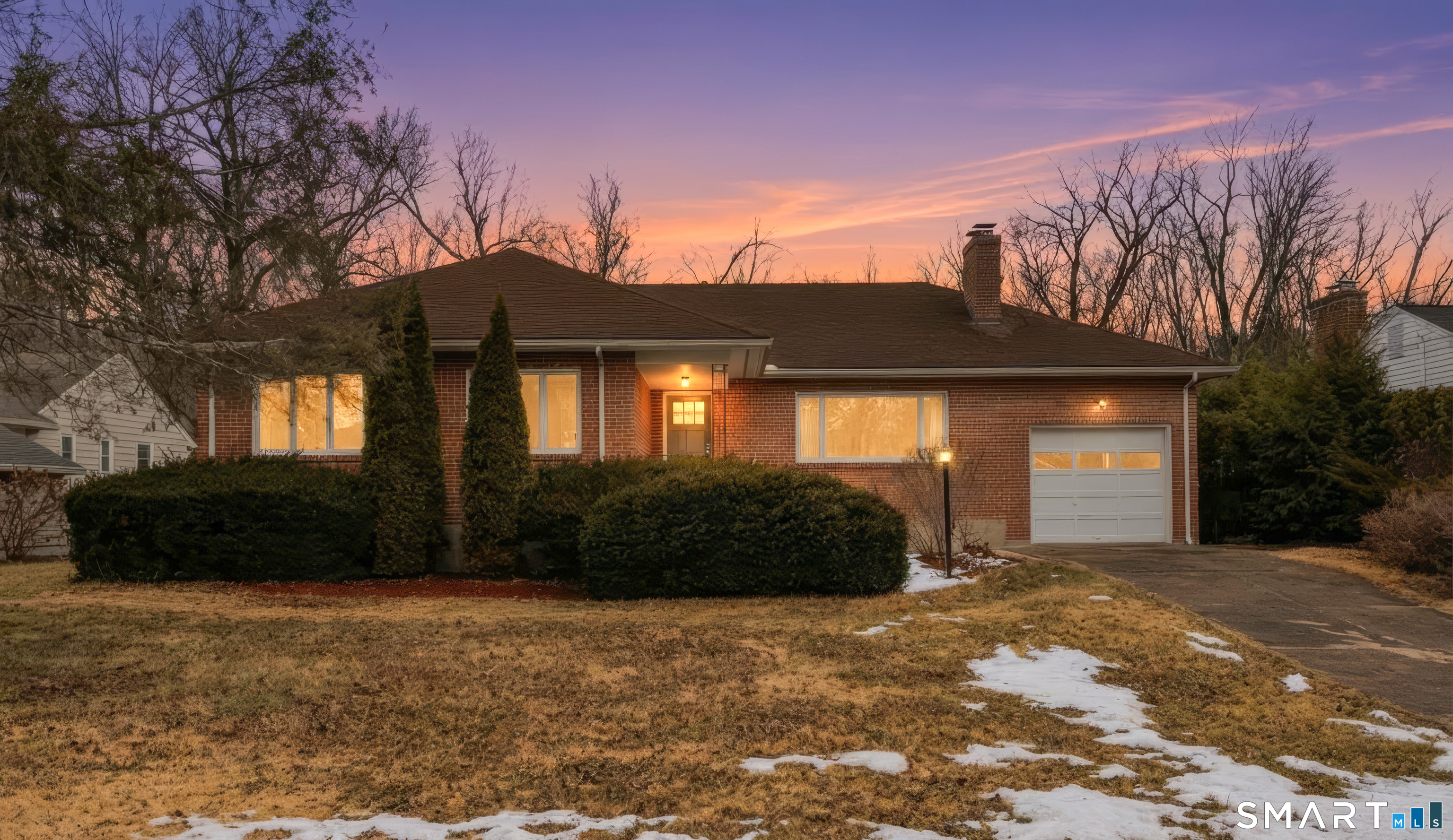 30 Ravenwood Road West Hartford CT 06107