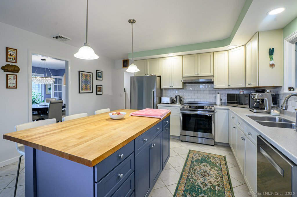 48 Meadow Wood Road Branford CT 06405