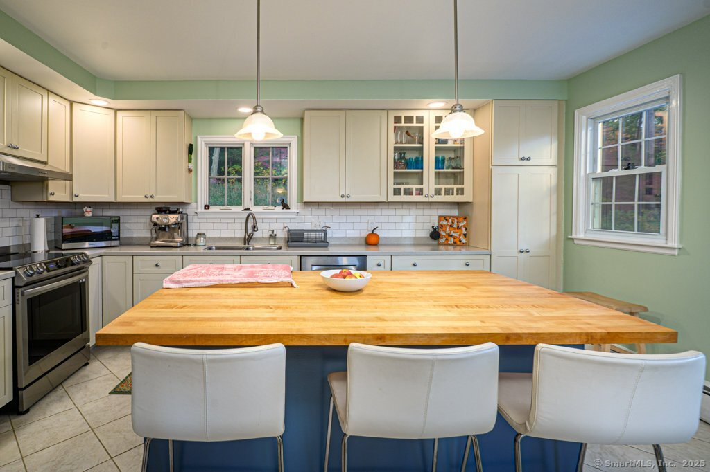 48 Meadow Wood Road Branford CT 06405