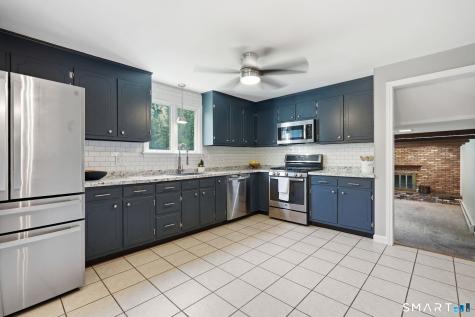 8 Lionel Drive Simsbury CT 06070