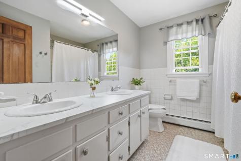8 Lionel Drive Simsbury CT 06070