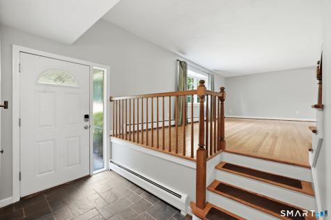 8 Lionel Drive Simsbury CT 06070