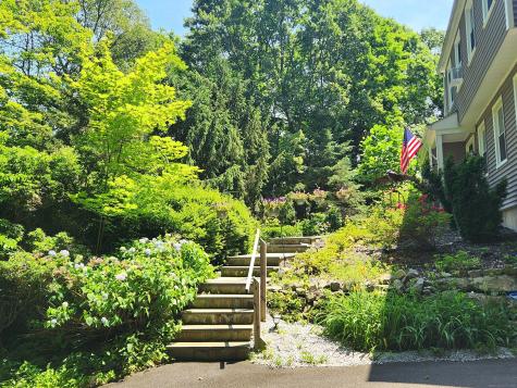 17 Serenity Lane Newtown CT 06482