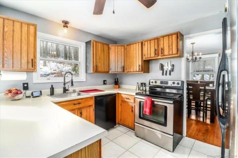 17 Serenity Lane Newtown CT 06482