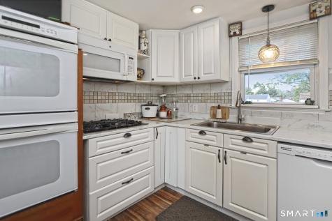 10 Glenmoor Drive East Haven CT 06512