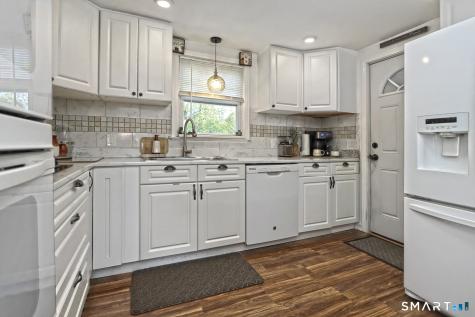 10 Glenmoor Drive East Haven CT 06512