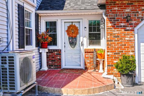 10 Glenmoor Drive East Haven CT 06512