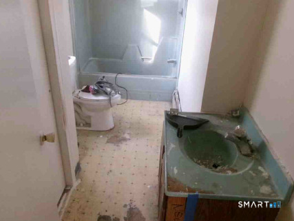 34 Woodbridge Avenue East Hartford CT 06108