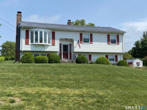 15 Flintlock Road North Haven CT 06473