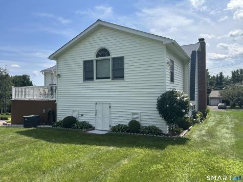 15 Flintlock Road North Haven CT 06473