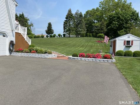 15 Flintlock Road North Haven CT 06473
