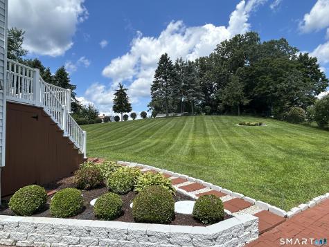 15 Flintlock Road North Haven CT 06473