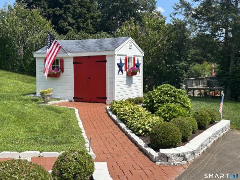 15 Flintlock Road North Haven CT 06473