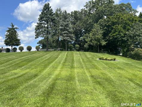 15 Flintlock Road North Haven CT 06473