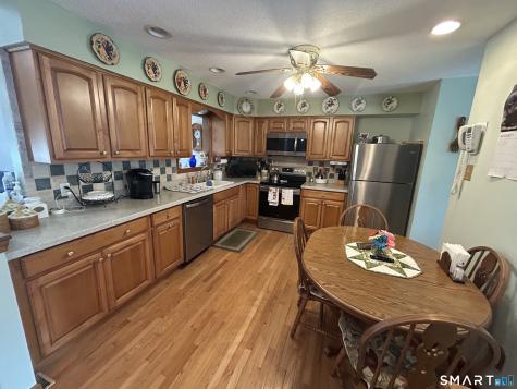 15 Flintlock Road North Haven CT 06473