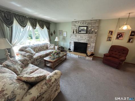 15 Flintlock Road North Haven CT 06473