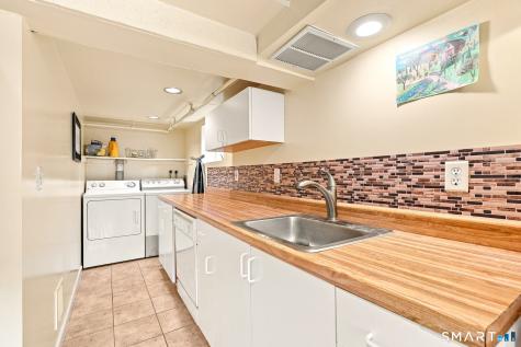 28 Ridgewood Avenue Stamford CT 06907