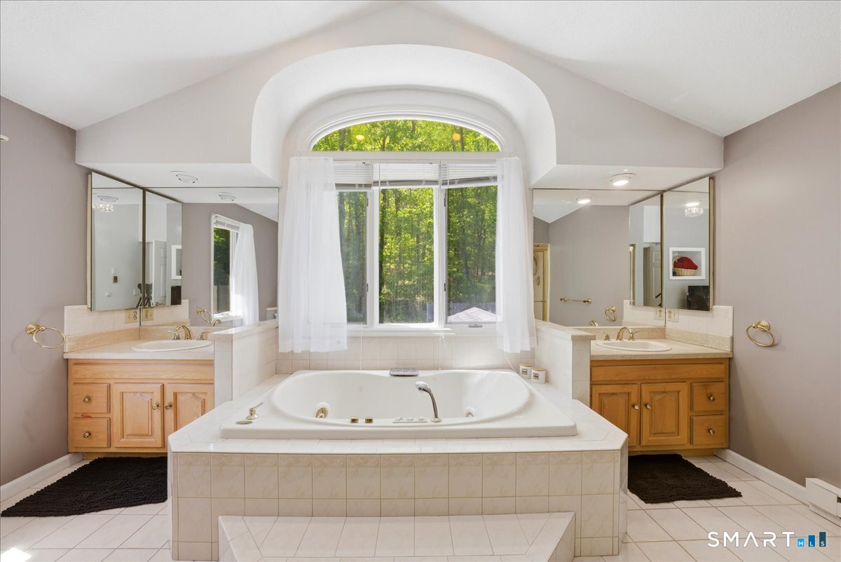 2 Judith Drive Danbury CT 06811