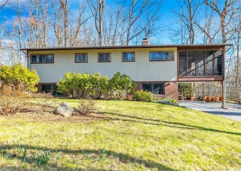 17 Wakerobin Road Norwalk CT 06851
