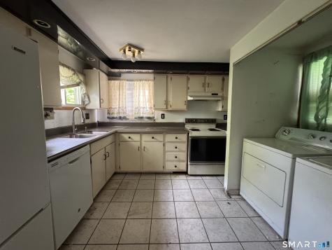 28 Pleasant Avenue East Haven CT 06512