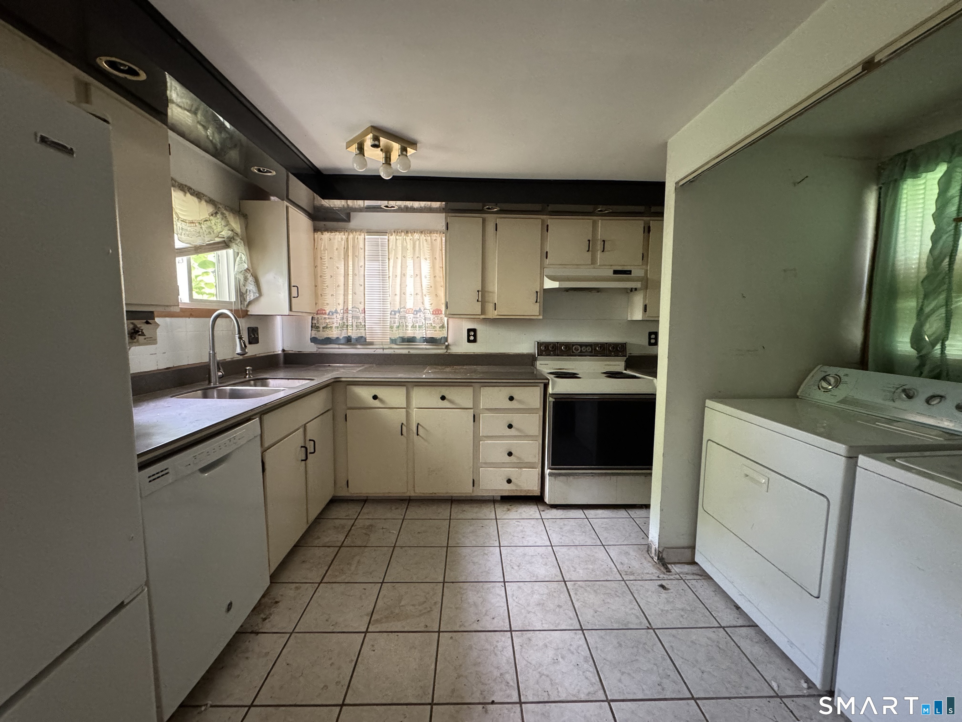 28 Pleasant Avenue East Haven CT 06512