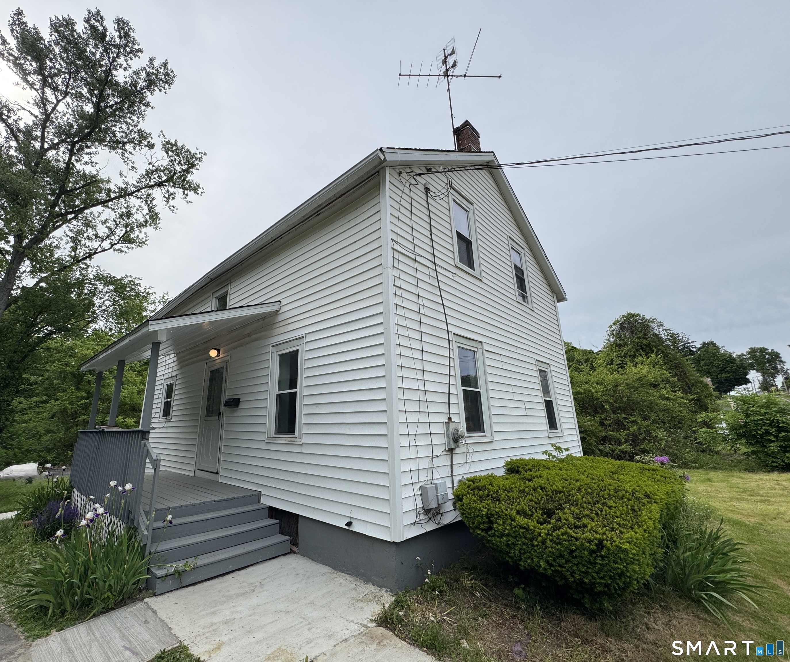 10 Center Street Windsor Locks CT 06096