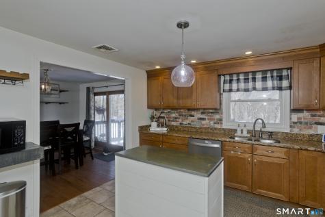 25A Queen Street Enfield CT 06082