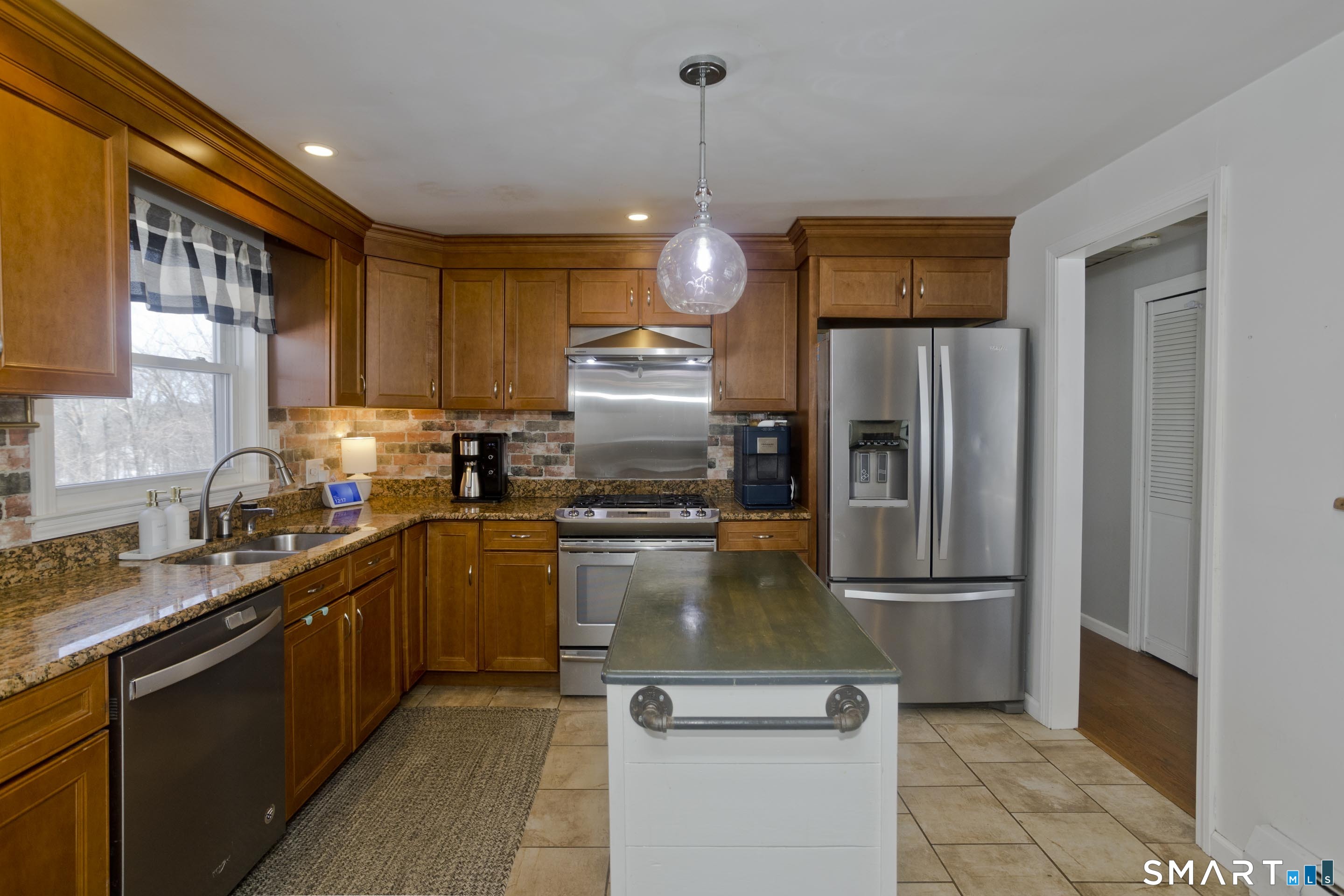 25A Queen Street Enfield CT 06082