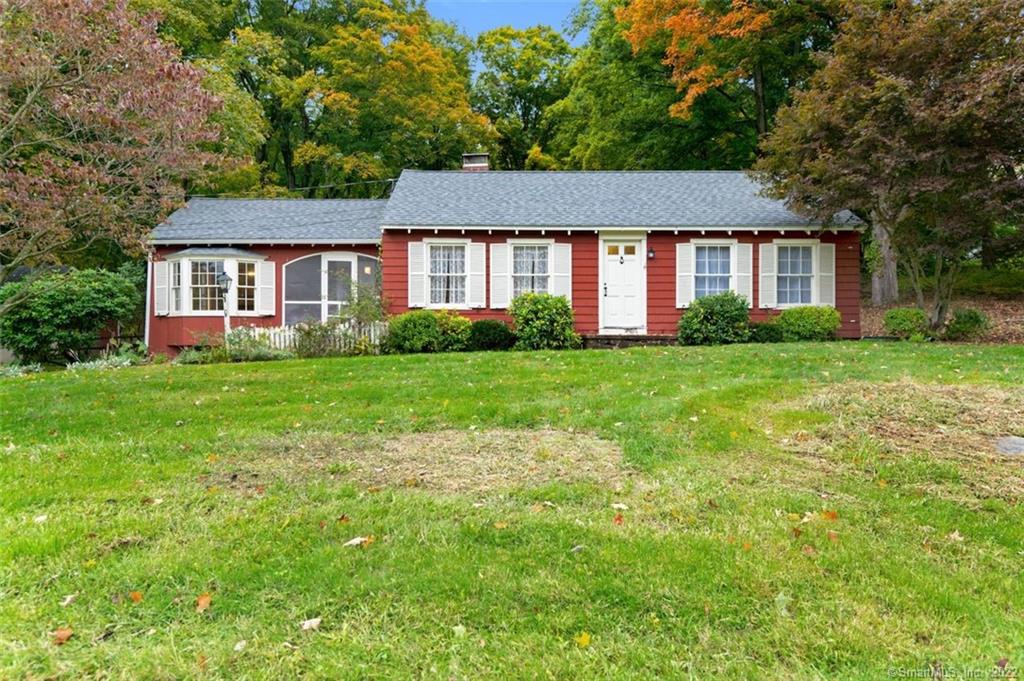 1866 Litchfield Turnpike Woodbridge CT 06525