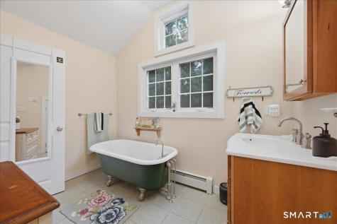 82 Old Post Road Clinton CT 06413
