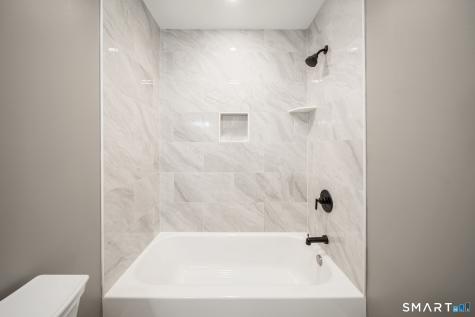 16 Kingsley Court Waterbury CT 06704