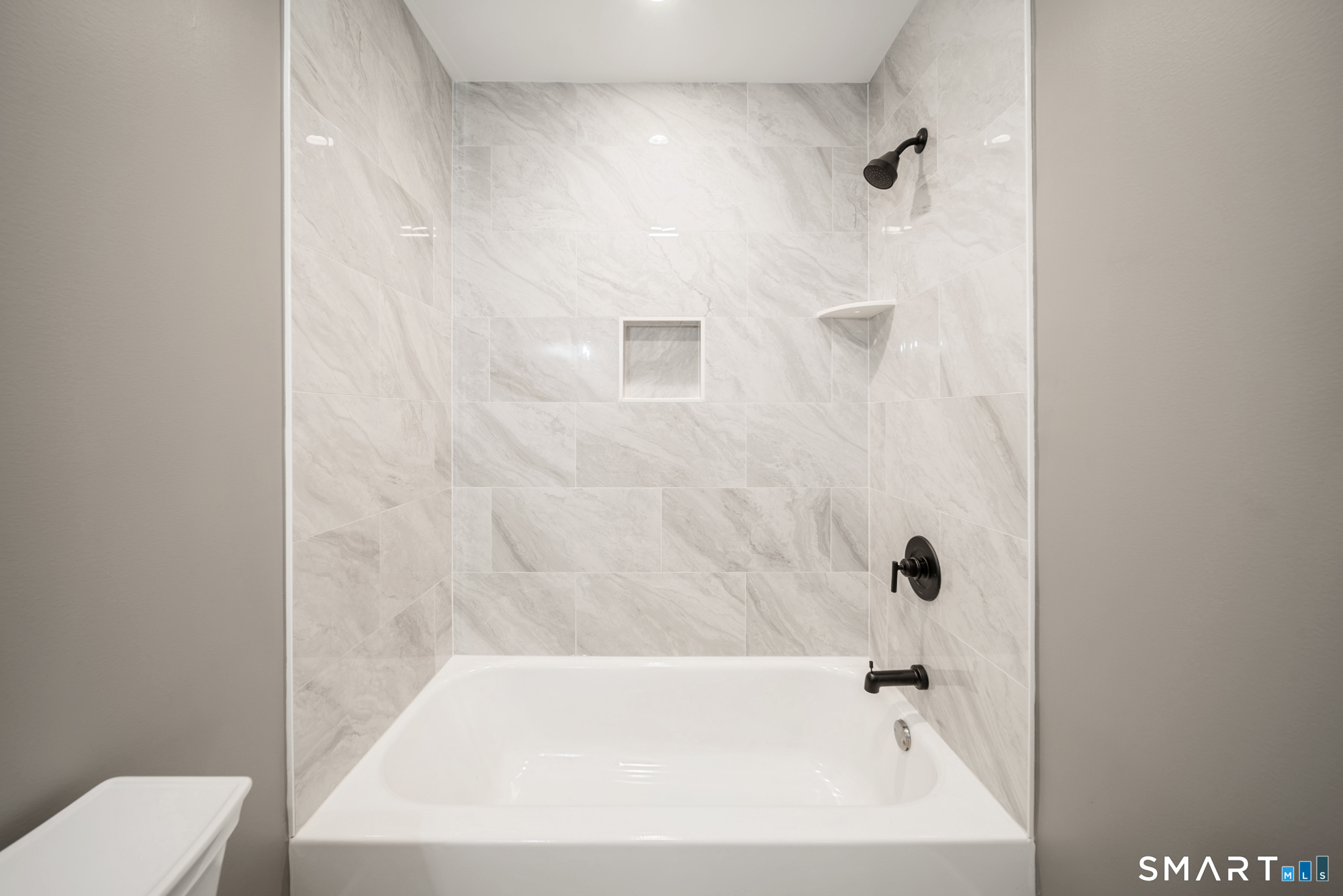 16 Kingsley Court Waterbury CT 06704