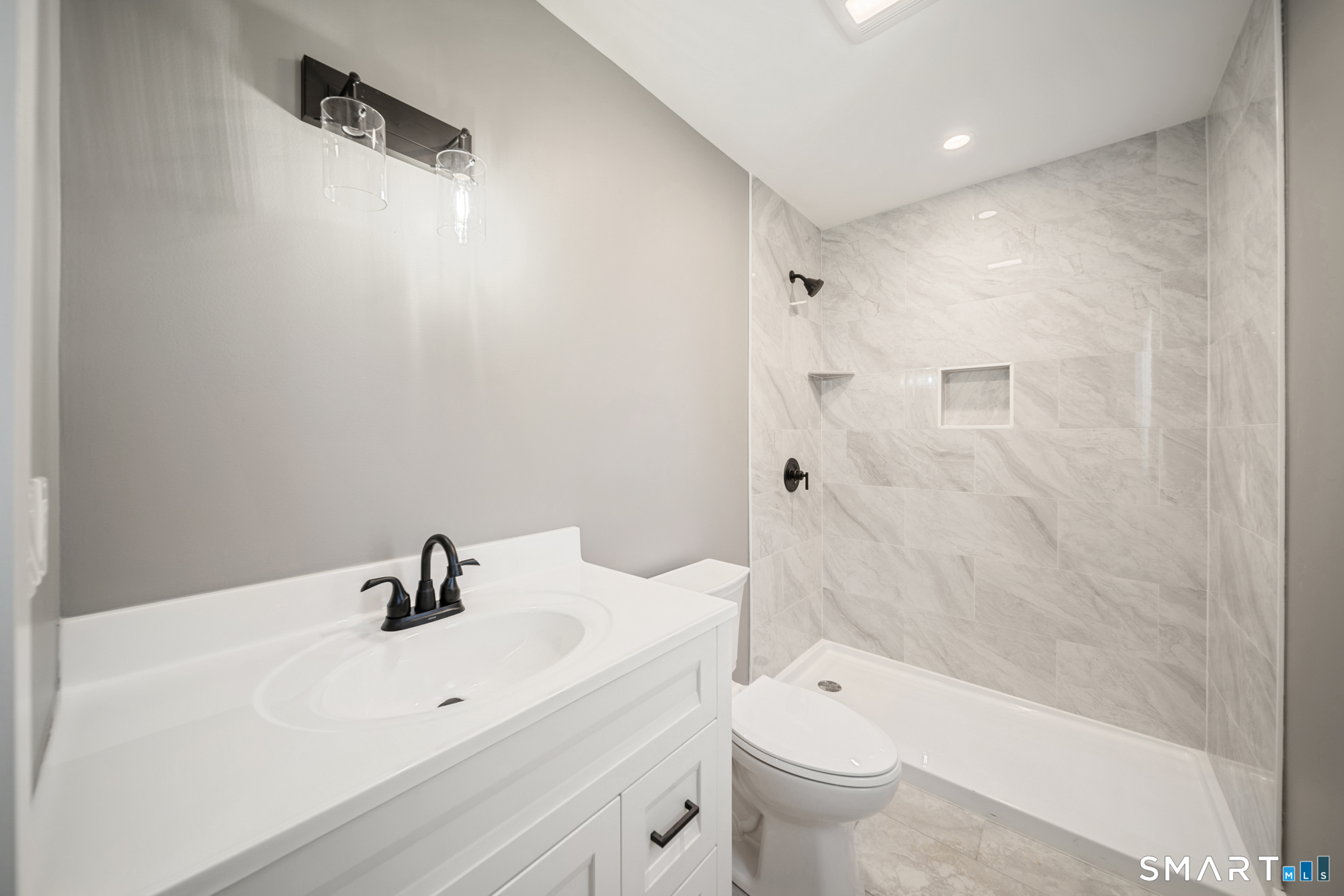 16 Kingsley Court Waterbury CT 06704