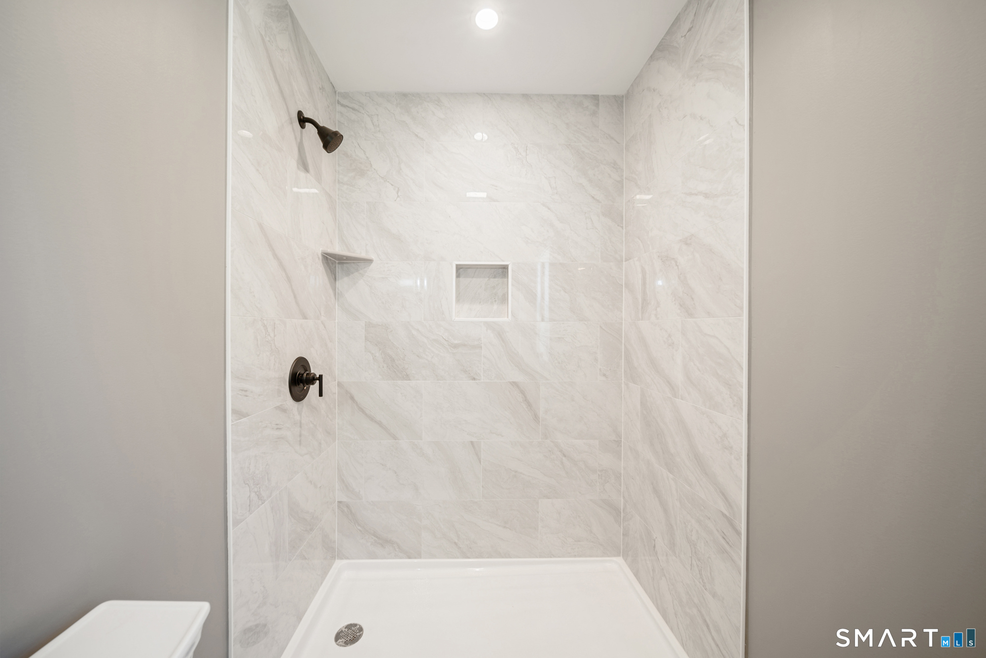 16 Kingsley Court Waterbury CT 06704