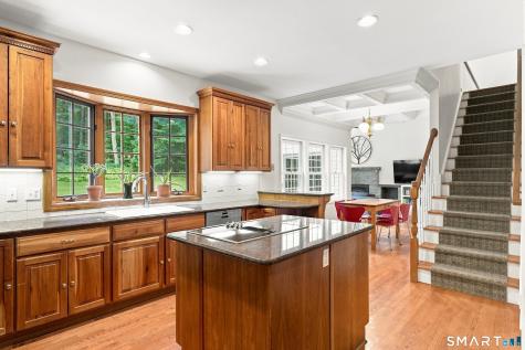 12 Carriage Hill Road Woodbridge CT 06525